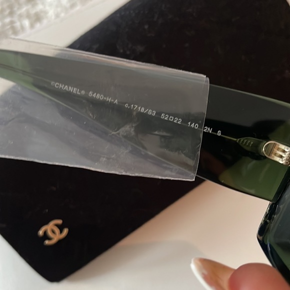 Brand new green Chanel sunglasses. - Picture 6 of 10